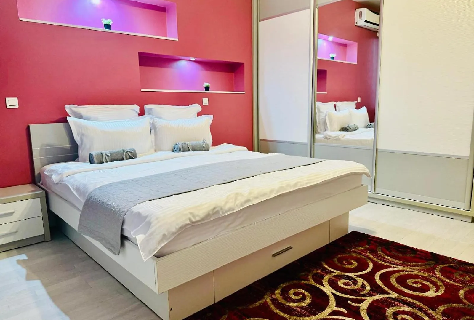 2 Rooms Urban Retreat Unirii Near City Center Bucharest Romania